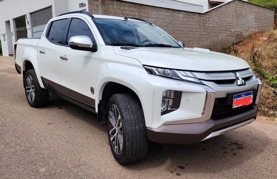 MITSUBISHI L200 TRITON 2.4 16V TURBO DIESEL SPORT HPE-S TERRA CD 4P 4X4 AUTOMÁTICO